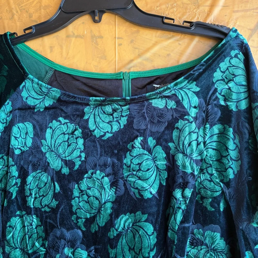 Vfshow Vfemage Dark Green & Black Velvet Dress Size 3X - Picture 3 of 7